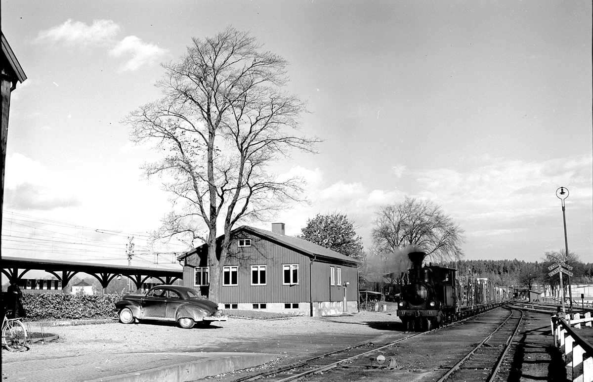Bilden frestller Norsholms station tagen omkr. 1948-49. 