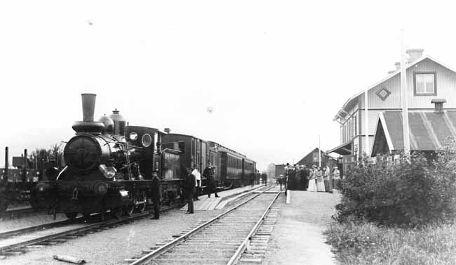 Järpen station year 1900. Engine No. 380