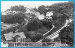 Ostkustbanan, OKB, en linjebild frn Gngviken tagen omkring 1930. Det norrgende persontget dras av ett av OKB:s E-lok och kommer snart att vara framme vid Sknviks station. Spret till vnster r sprvgen Sknvik - Tunadal - Sundsvall. Det spret anvnds i dag som industrispr mellan Sknvik och Tunadal