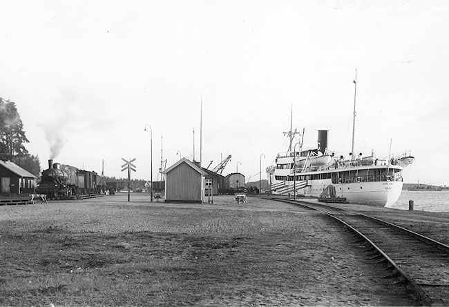 Nynshamns station at the harbor year 1936