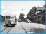 Gotlands Jrnvg, Hvadhems station 1957. ett Hilding Carlsson rlsbysstg str inne p stationen och omlastning av styckegods pgr