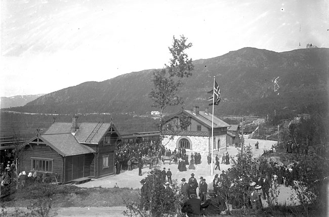 Narvik sommaren 1903. Frsta expresstget "Lapplandsexpressen" Stockholm - Narvik - Stockholm har just anlnt till Narviks station.
