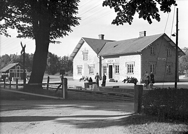 Fre detta Karlshamn - Vislanda Jrnvg, KWJ. Asarum station omkring 1950.