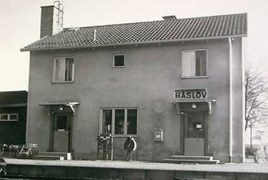 Hslvs stationshus fotograferat 1960. Huset ersatte det gamla stationshuset i brjan av 1950-talet.
