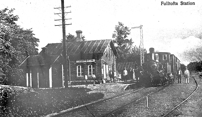 Fulltofta station omkring 1925. Tget r p vg mot Hrby och dras av lok SJ 22, fre detta HHyJ lok nummer 4. Foto: KDAJ02790, Jrnvgsmuseet.