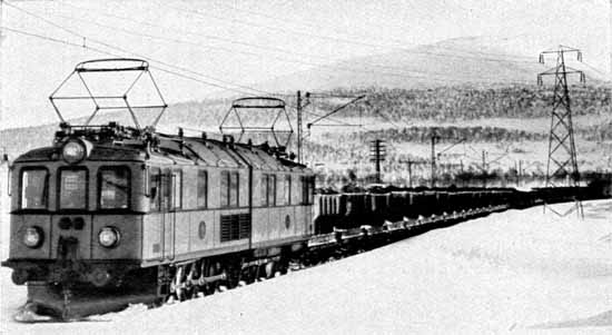 Engine Oa with iron ore train
