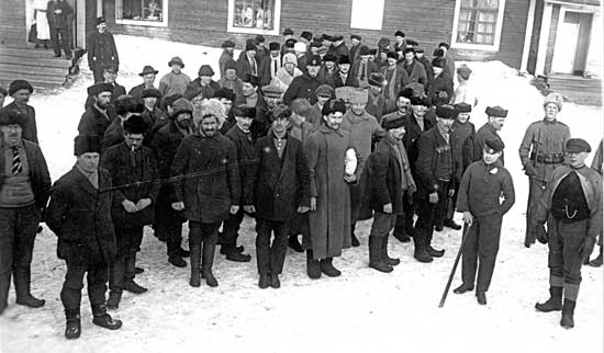 Finska rda som efter striderna i Torino 6 februari 1918 hade lyckats fly till Haparanda.