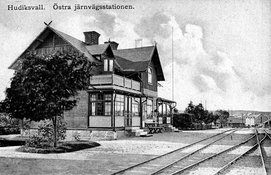 NHJ:s huvudstation, Hudiksvall stra, ngon gng omkring 1910. Hr lg ven jrnvgens verkstad. Stationshuset revs i slutet av 1967