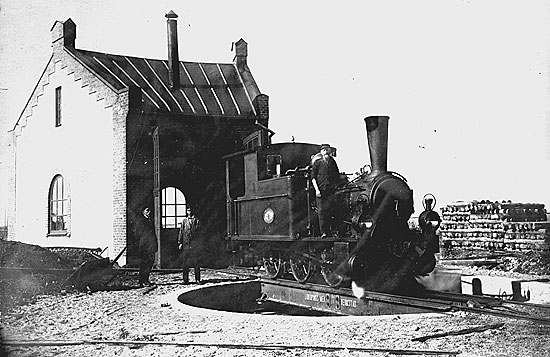 VSBJ lok nummer 2 p vndskivan framfr stallet i Vderstad 1914