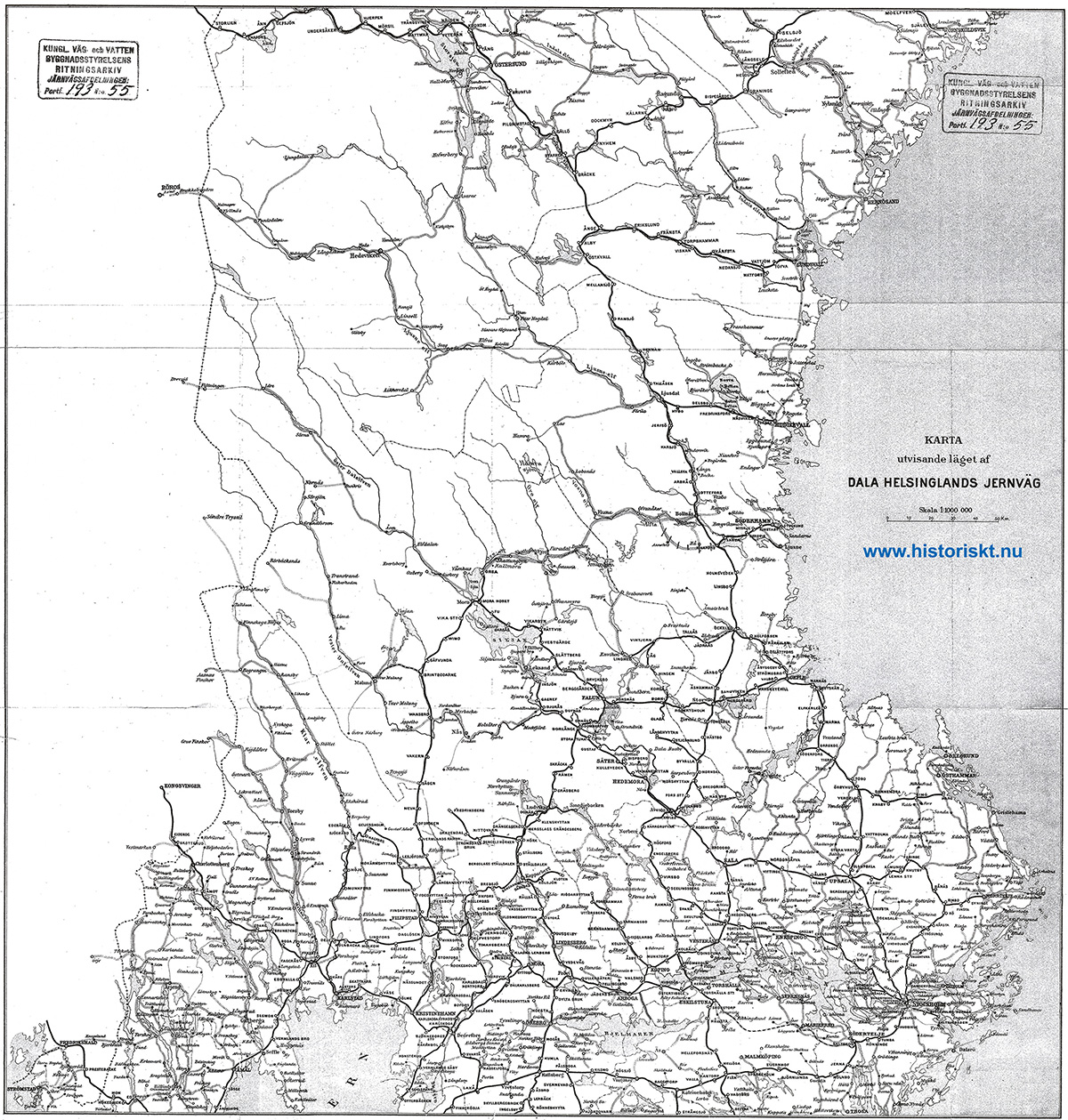 Kartan omfattar Trosa i sder till rnskldsvik i norr. Den visar den planerade dragningen av Dala Hlsinglands Jrnvg. ven den ej byggda strckan frn Kilafors.