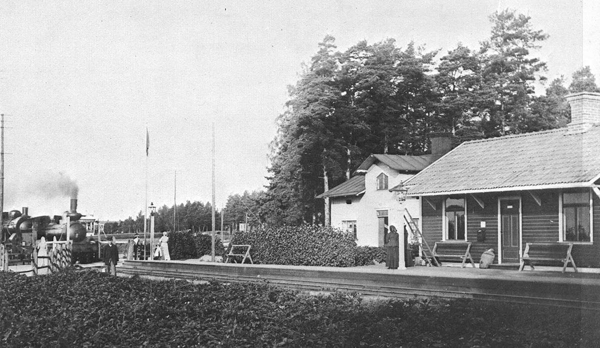 Hosj, Driftplatsen togs i bruk 1886-10-01