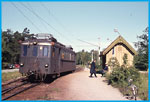 Eddavägen 21 augusti 1971. en av Stockholm Roslagens Järnvägars X4p vid Eddavägen. Stationen var sedan 1 maj 1912 ändstation på linjen Djurholms ösby - Svalnäs. Sträckan Djursholms Ösby - Eddavägen lades ned 1 januari 1976