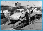 År 1960, transport och lossning av fabriksnya "folkvagnar" av årsmodell 1960. Det nya var järnvägsvagnarna som nu kunde transportera bilarna i två våningar