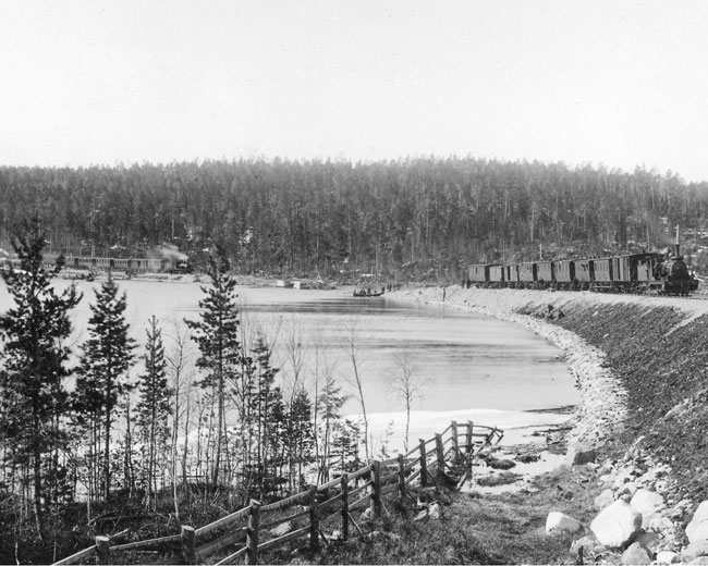 Stambanan genom vre Norrland Raset p bandelen lvsbyn - Storsund r 1898. Utvxling av passagerare pgr