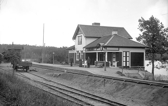 Stockholm - Vsters - Bergslagens Jrnvgar, SWB, Ekolsunds station omkring 1905. Bortt i bild r i riktning mot Stockholm.