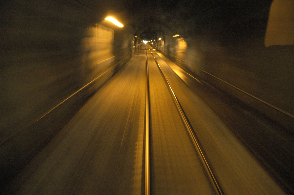 7 september 2005, en tunnel passeras. 
