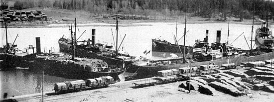 The new harbor at Sdertlje year 1920
