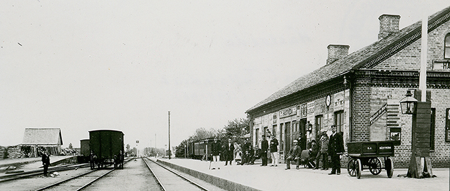 Statens Jrnvgar, sdra stambanan, Hstveda bangrd och stationshus 1890