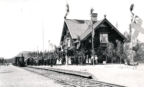 1 augusti 1902. Invigningstget Boden - Morjrv ankommer till Niemisel