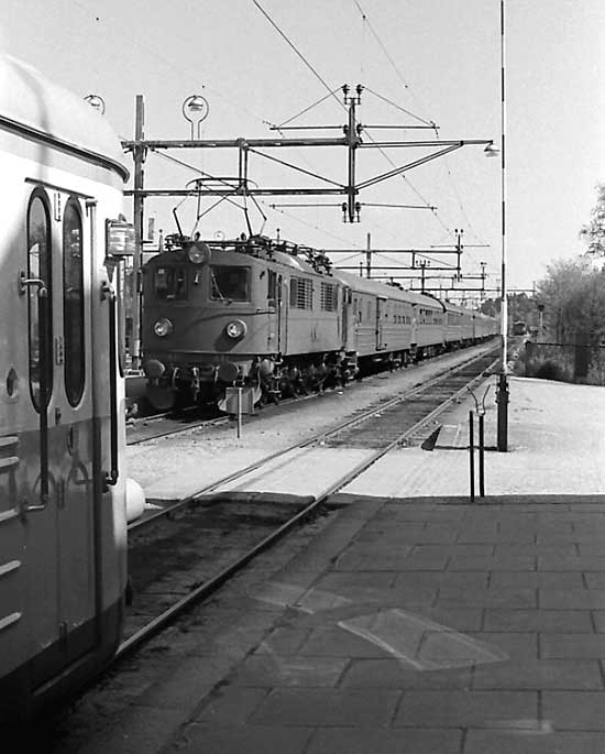 F 631 inkommer frn Stockholm med tg 3706 till Karlstad 1976-05-18 kl. 13.00