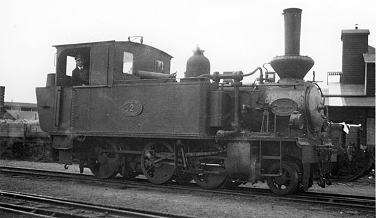 MJ nummer 2 i Linkping 1936. Loket levererades  till MJ 1896 och ingick i den frsta leveransen bestende av tre lok.