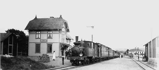 Varnhem station and SAJ engine No. 2