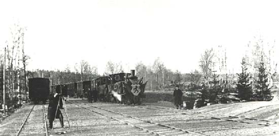 The opening train arrives to Klavreström December 1 Th. 1895.